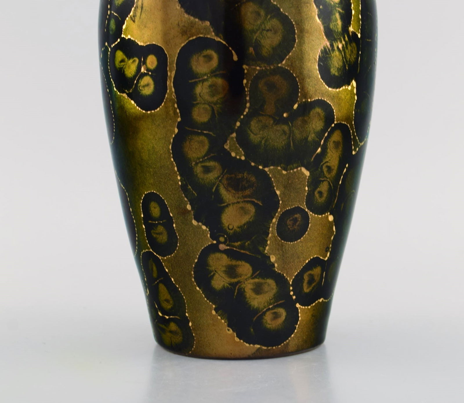 Lucien Brisdoux (1878-1963), France. Vase in glazed stoneware. Beautiful glaze in gold and shades of - 6
