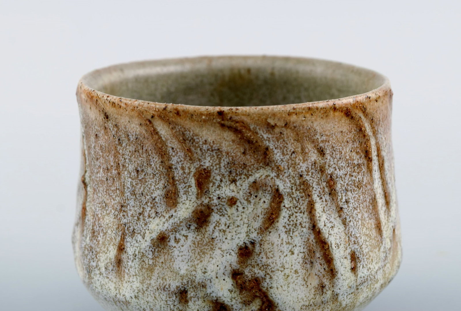 Eli Keller (b. 1942), Sweden. Unique cup in glazed stoneware. Japanese style. 21st Century. - 4
