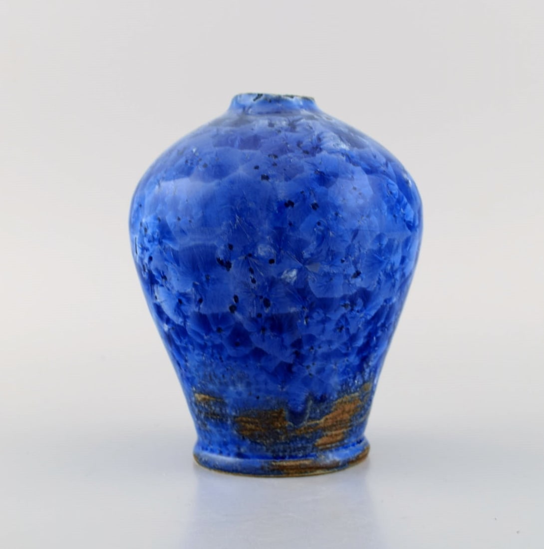 Eli Keller (b. 1942), Sweden. Unique vase in glazed stoneware. Beautiful crystal glaze in shades of - 2