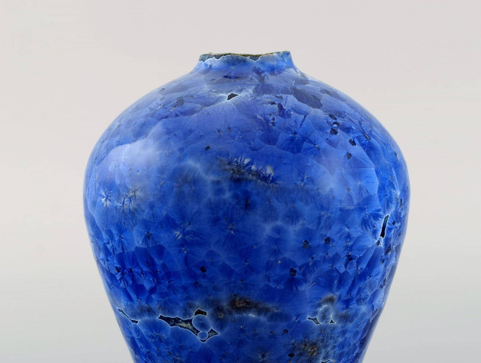 Eli Keller (b. 1942), Sweden. Unique vase in glazed stoneware. Beautiful crystal glaze in shades of - 5