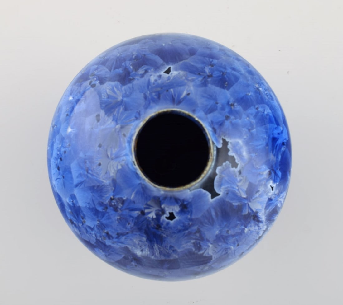 Eli Keller (b. 1942), Sweden. Unique vase in glazed stoneware. Beautiful crystal glaze in shades of - 7