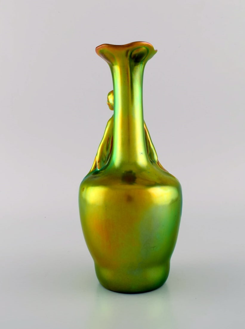 Zsolnay art nouveau vase in glazed ceramics modeled with sitting woman. Beautiful luster glaze. - 3