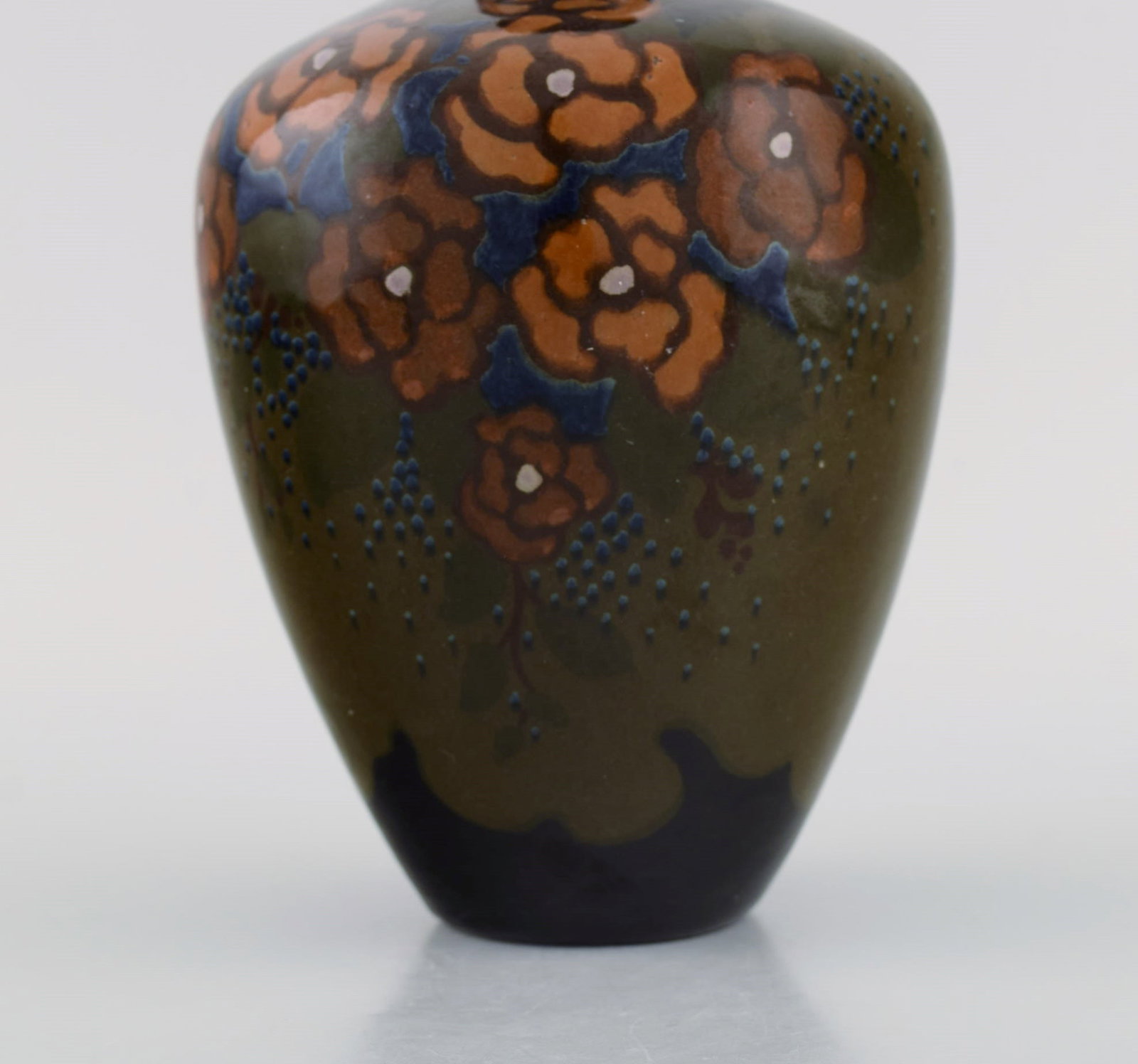 Arnhem, Holland. Antique art nouveau vase in glazed ceramics with hand-painted flowers and foliage. - 5