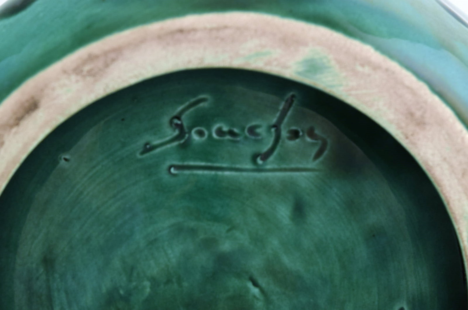 Belgian studio ceramicist. Bowl in glazed ceramics modeled with fish. Beautiful glaze in shades of - 7