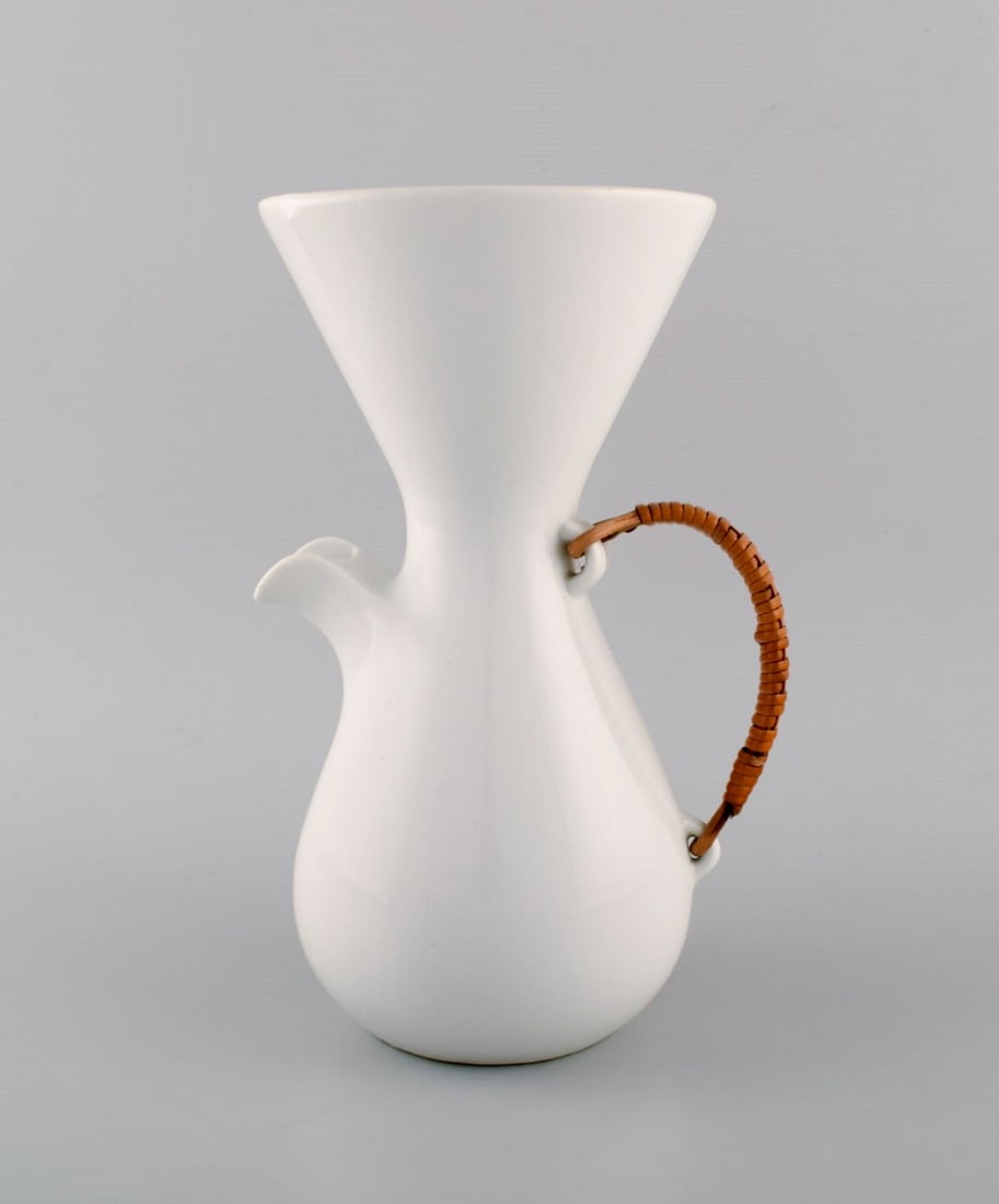 Freeman Lederman. Large modernist jug in white glazed ceramics with wicker handle. Mid-20th century.: Title: Freeman Lederman. Large modernist jug in white glazed ceramics with wicker handle. Mid-20th century. Description: Freeman Lederman. Large modernist jug in white glazed ceramics with wicker hand