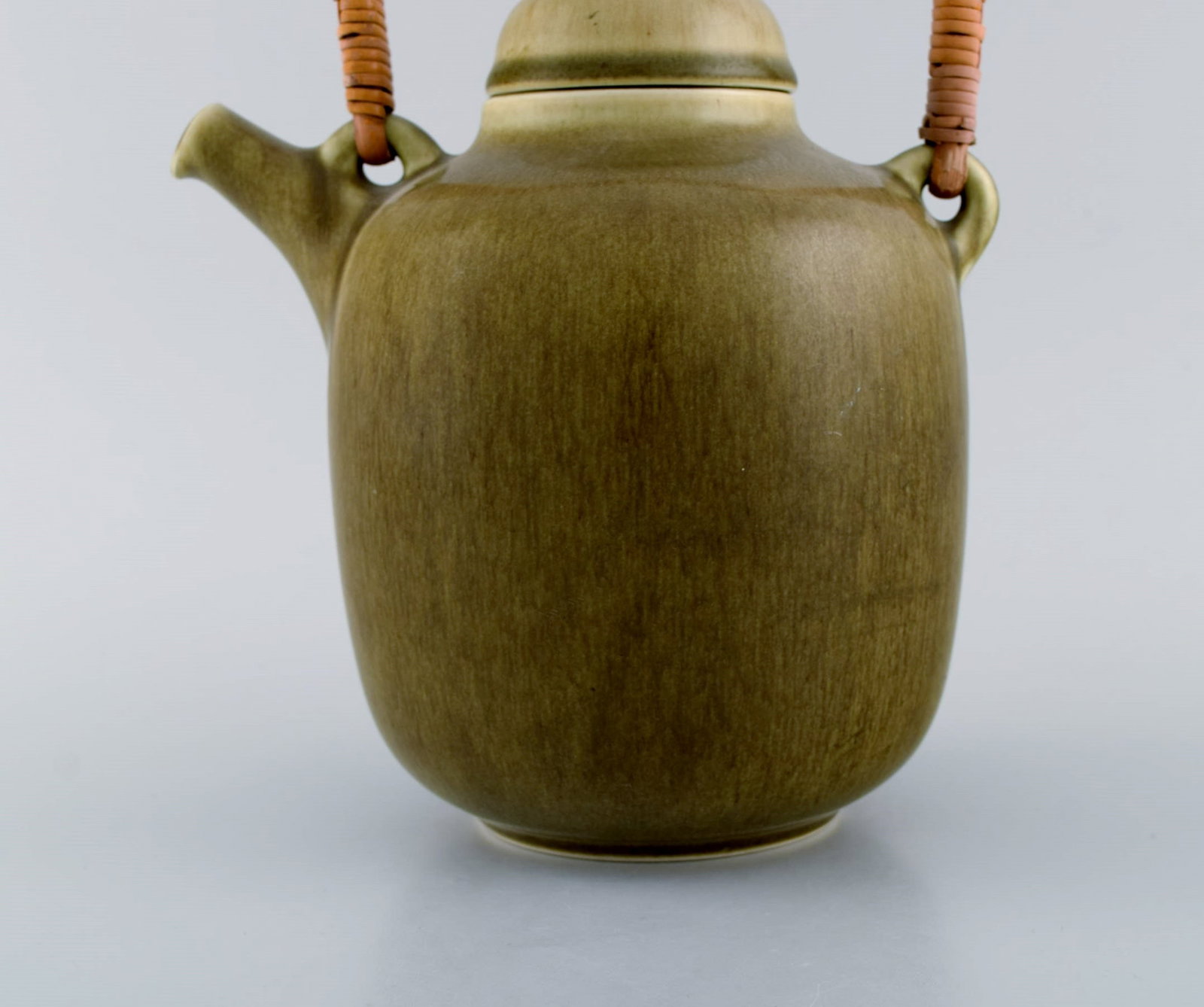 Frode Blichfeldt Bahnsen for Palshus. Teapot in glazed stoneware with wicker handle. Beautiful glaze - 3