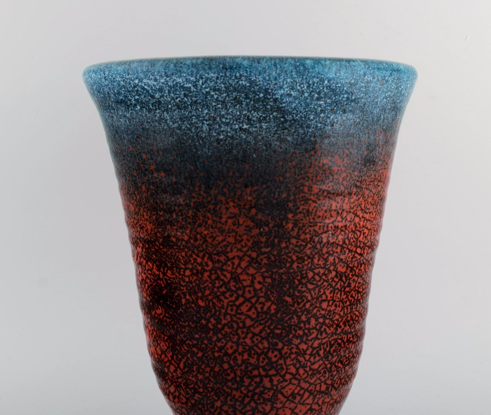 Accolay, France. Large art deco vase in glazed ceramics. Beautiful glaze in red and blue shades. - 6