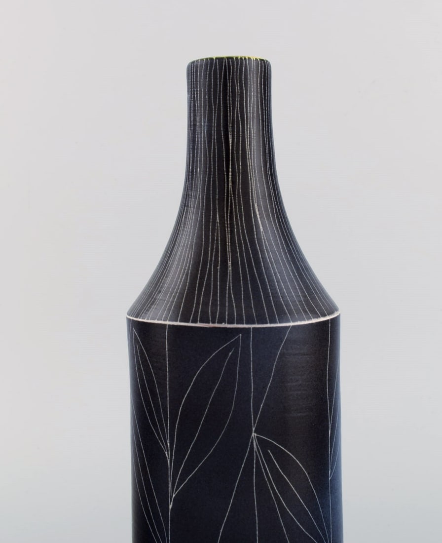 Mari Simmulson (1911-2000) for Upsala-Ekeby. Vase in glazed stoneware decorated with foliage. Model - 4