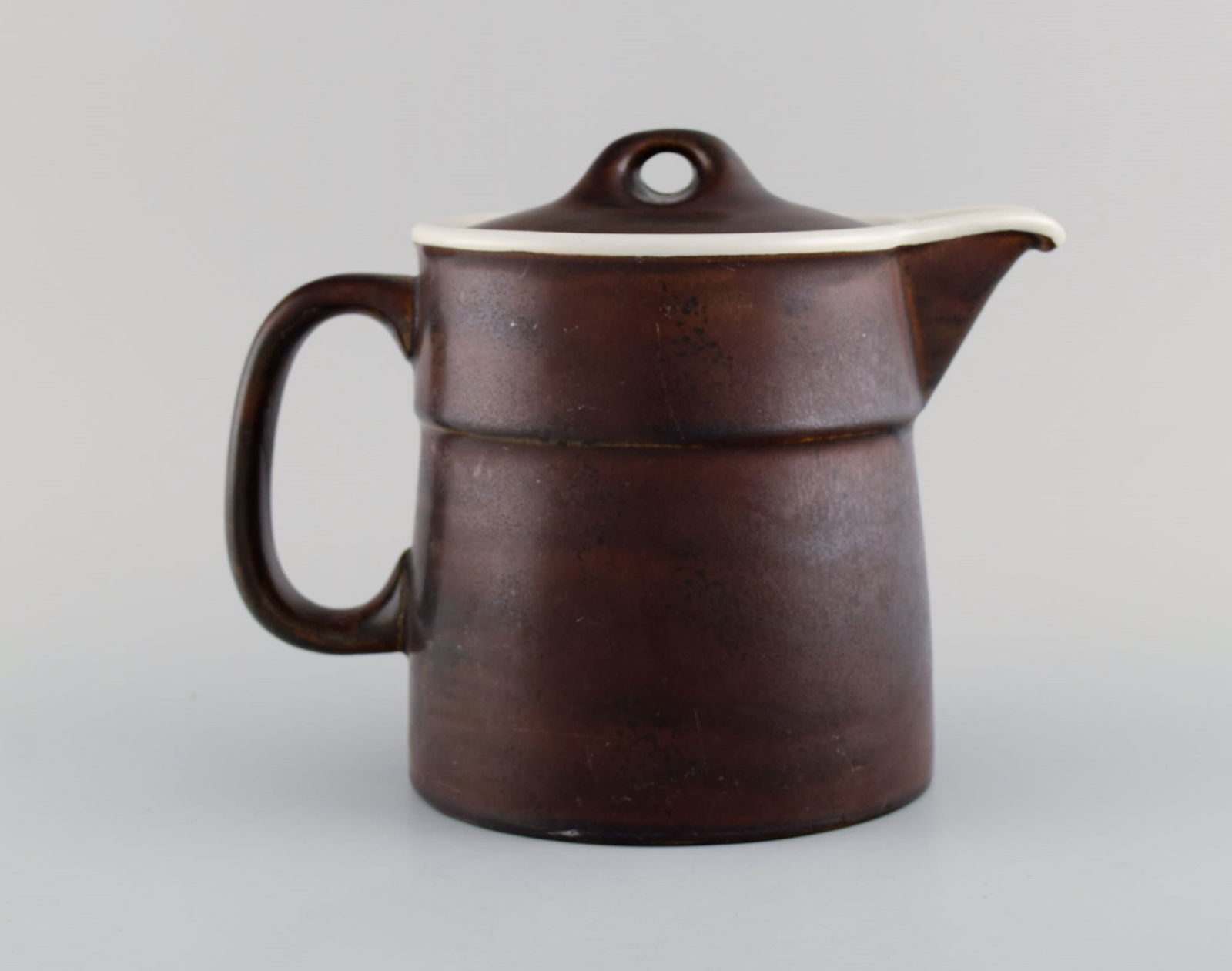 Stig Lindberg for Gustavsberg. Coq Tea service for six people. Rustic design, 1960s. - 2