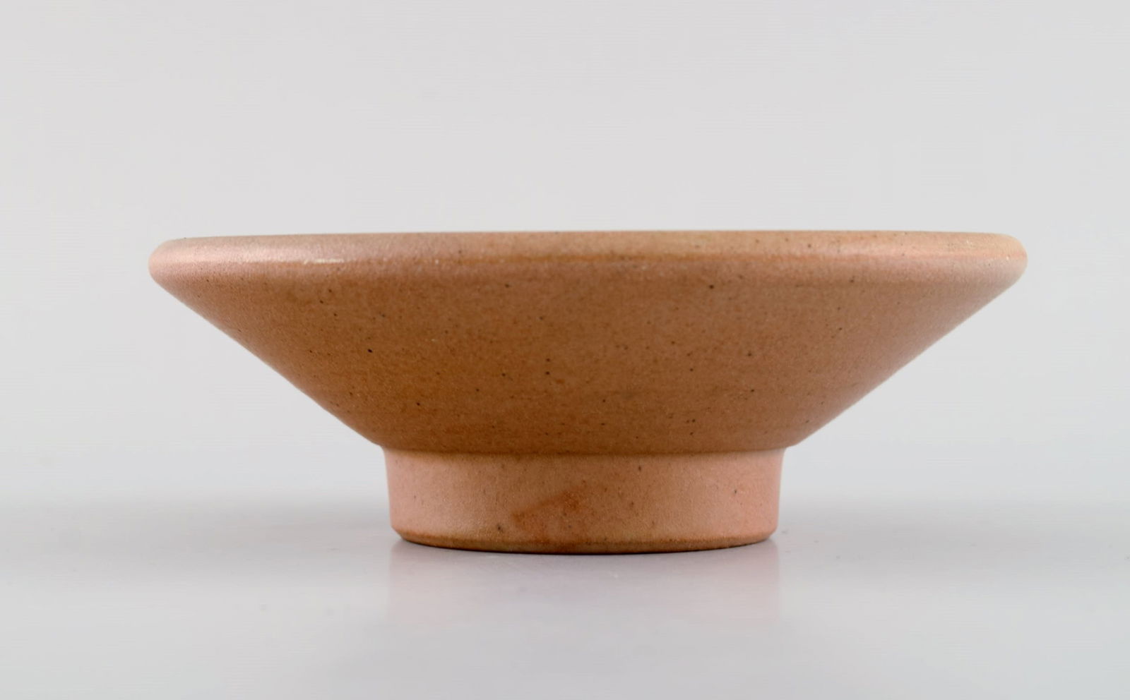 European studio ceramicist. Unique bowl on foot in hand-painted glazed stoneware. Late 20th century. - 3