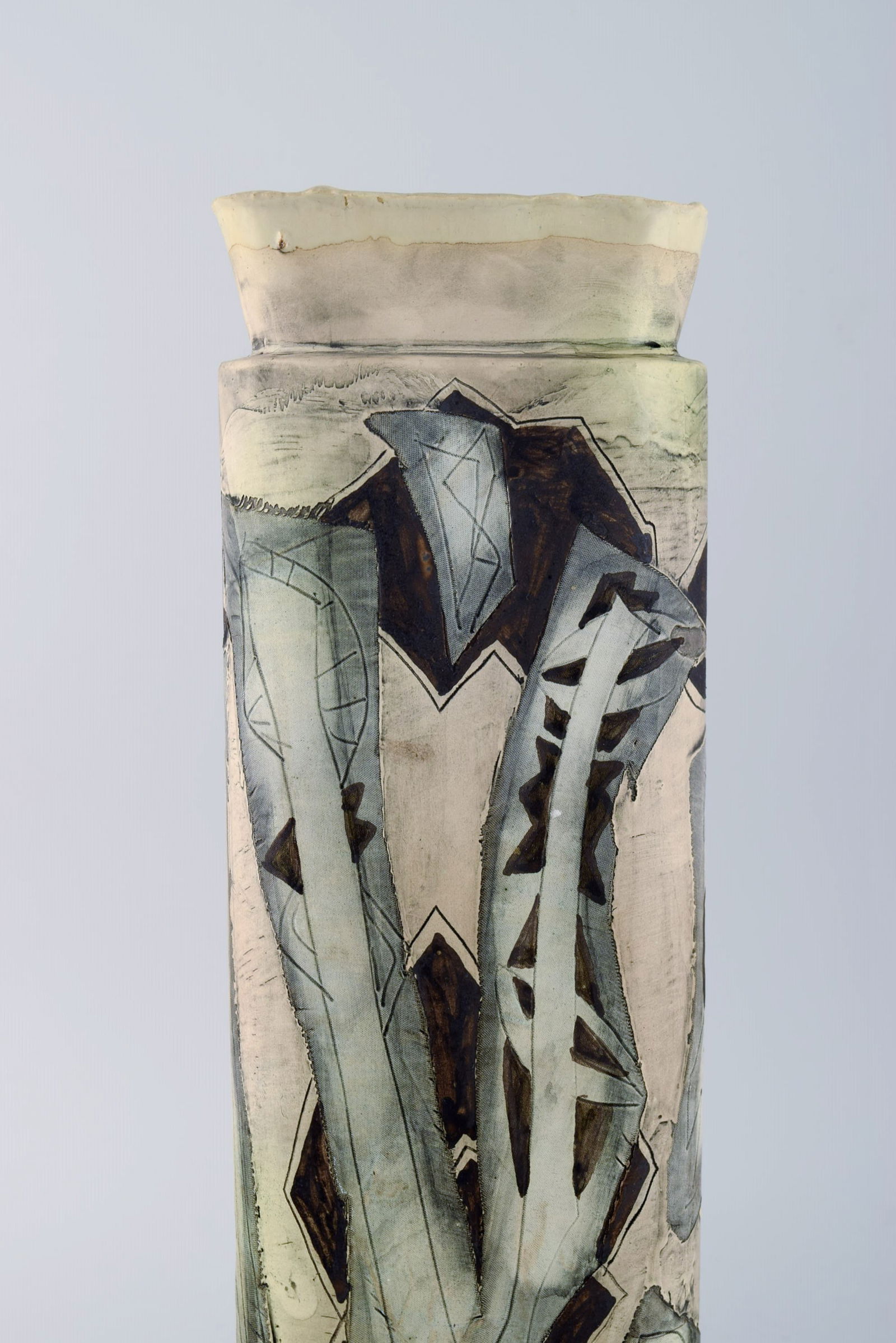 European studio ceramist. Unique vase in glazed pottery with hand-painted abstract motifs. 1960 / - 2