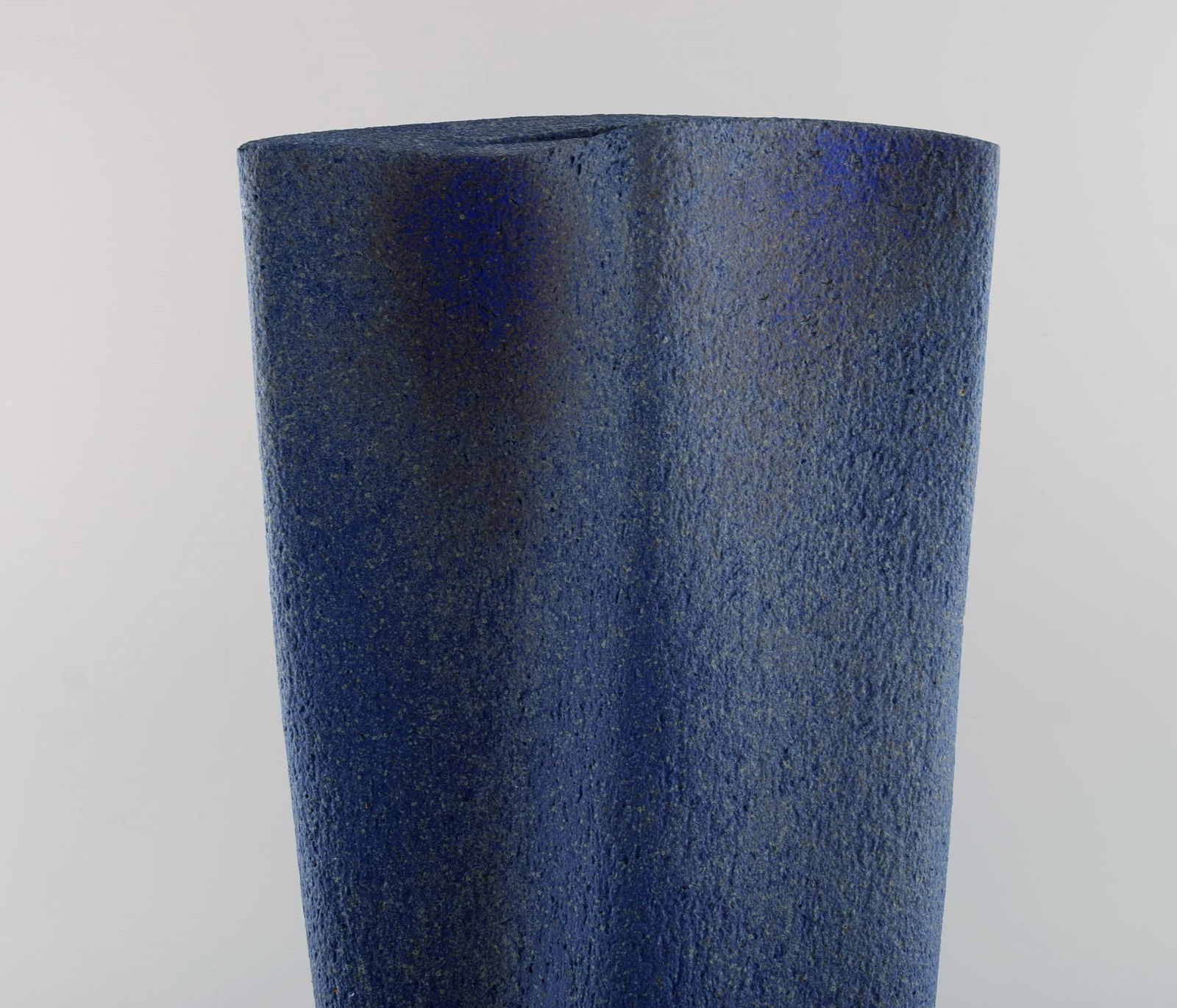 European studio ceramist. Large floor vase in glazed stoneware. Beautiful glaze in shades of blue. - 3