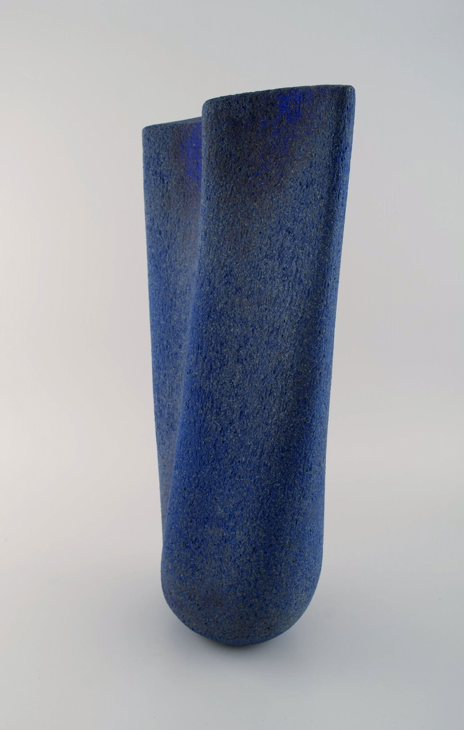 European studio ceramist. Large floor vase in glazed stoneware. Beautiful glaze in shades of blue. - 5