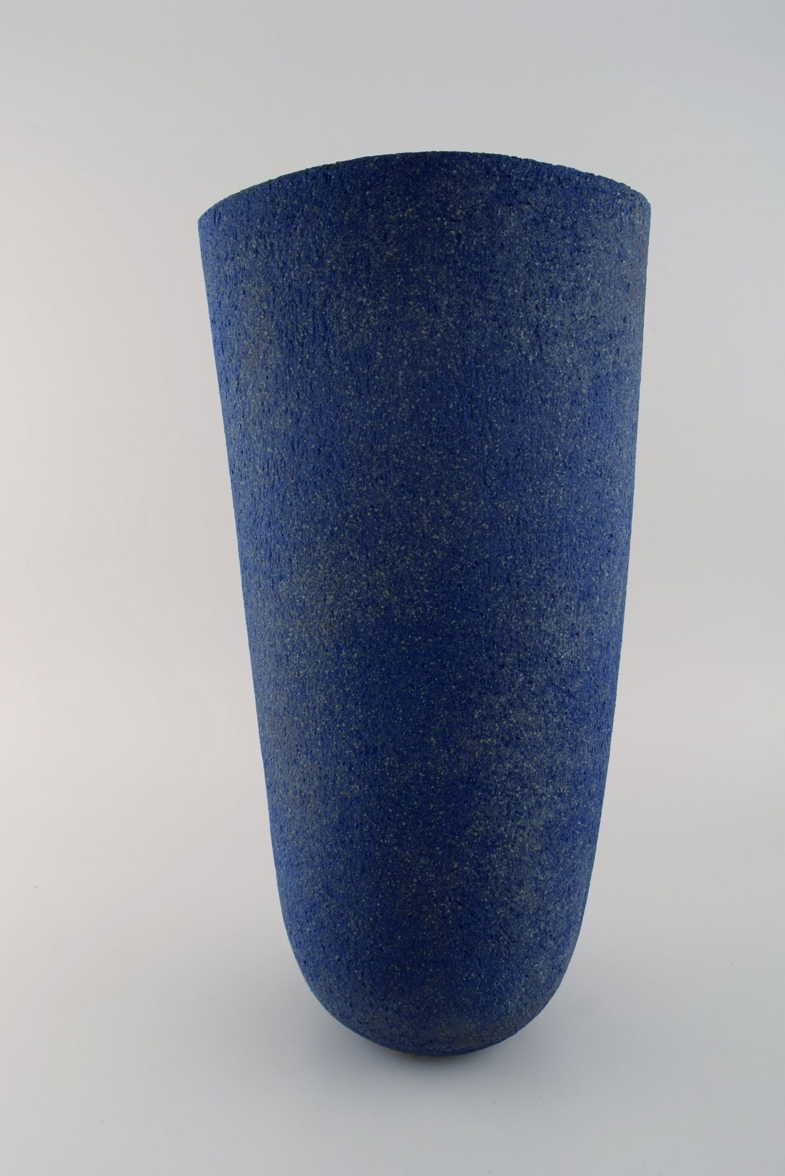 European studio ceramist. Large floor vase in glazed stoneware. Beautiful glaze in shades of blue. - 7