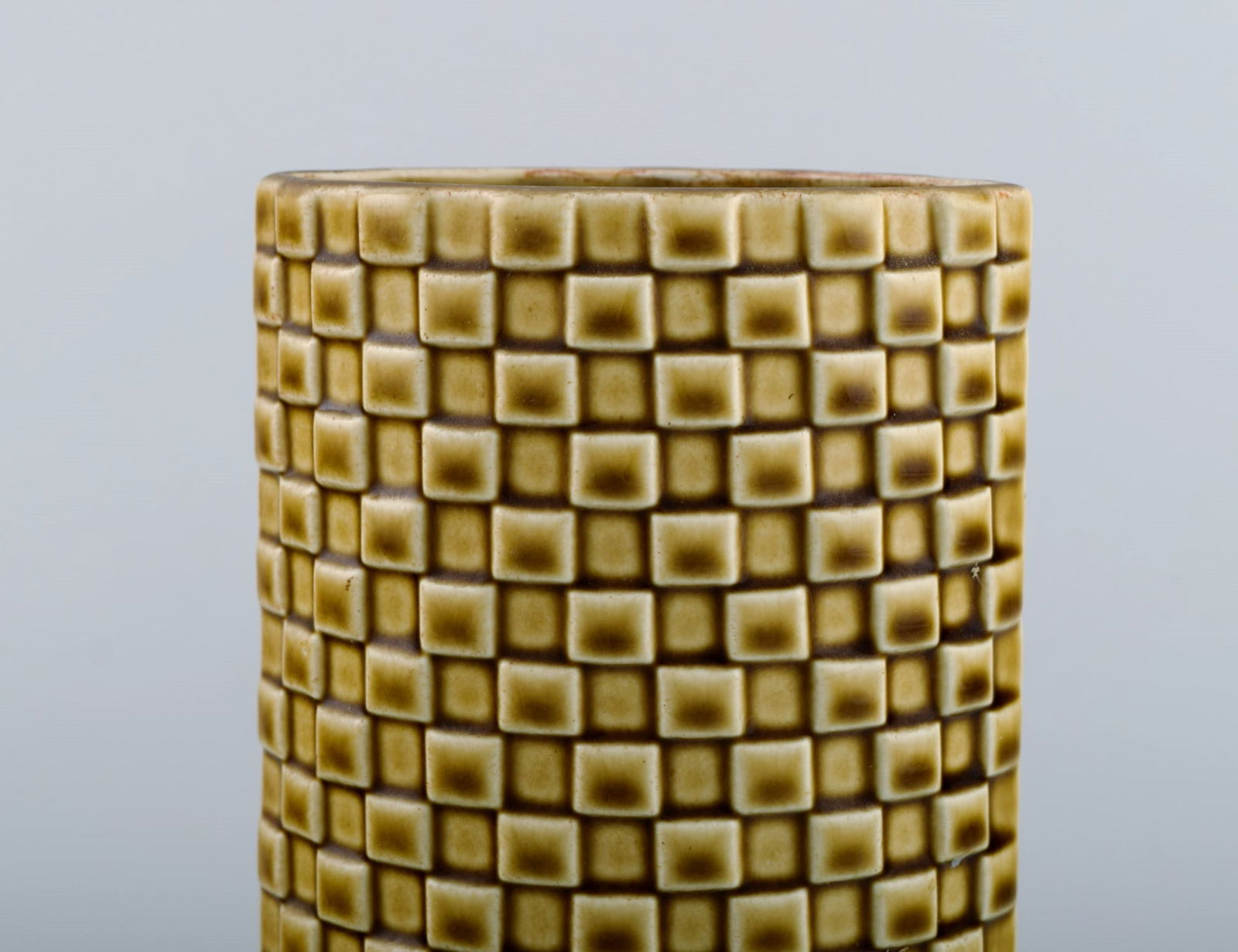 Arabia vase in glazed ceramics. Beautiful glaze in mustard yellow shades. Finnish design, mid 20th - 3