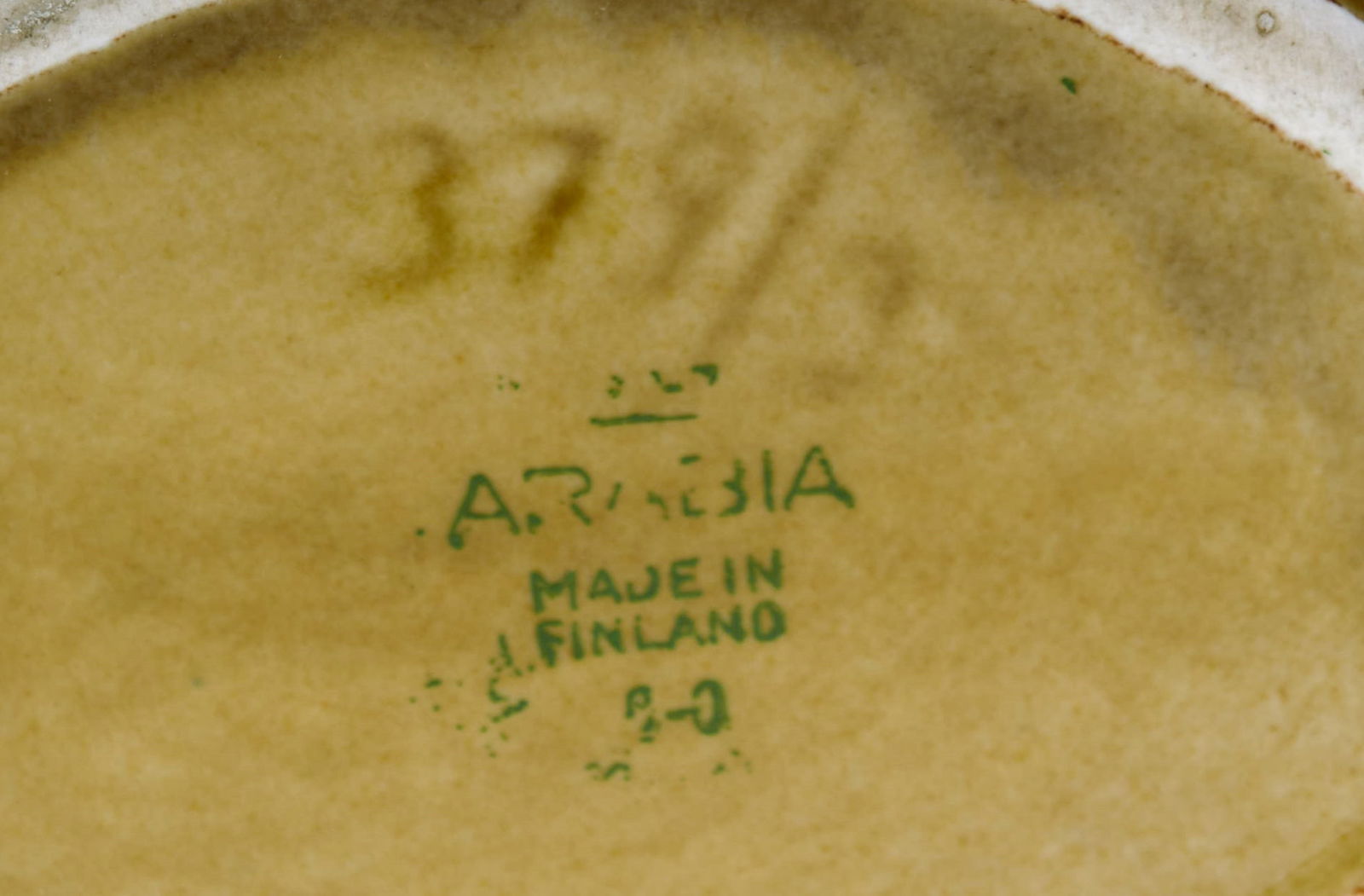 Arabia vase in glazed ceramics. Beautiful glaze in mustard yellow shades. Finnish design, mid 20th - 6