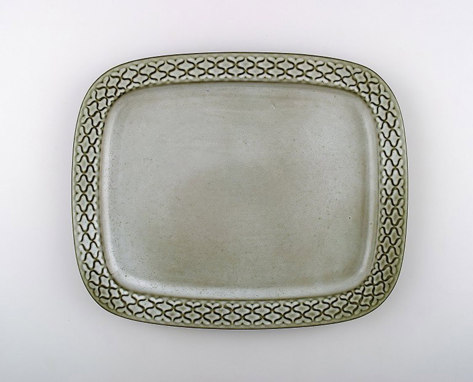 Bing & Grondahl number 318 Dish. B & G Grey Cordial Quistgaard Nissen Kronjyden stoneware .: Title: Bing & Grondahl number 318 Dish. B & G Grey Cordial Quistgaard Nissen Kronjyden stoneware . Description: Bing & Grondahl number 318 Dish. measures: 30 x 25 cm. B & G Grey Cordial Quistgaard Nis