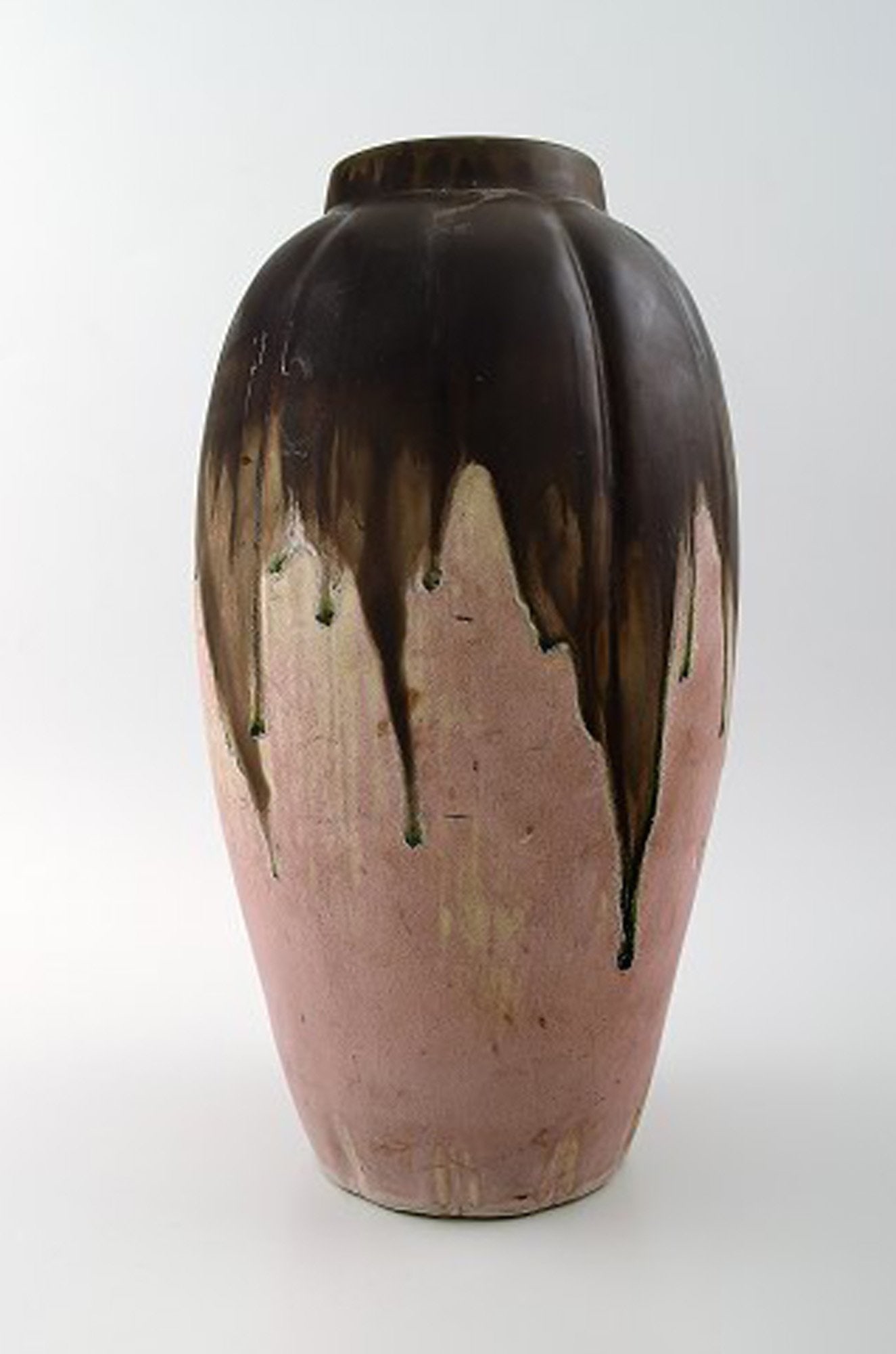 Gilbert Metenier, French ceramist. A pair of Art Deco pottery vases in flaming glaze. - 2