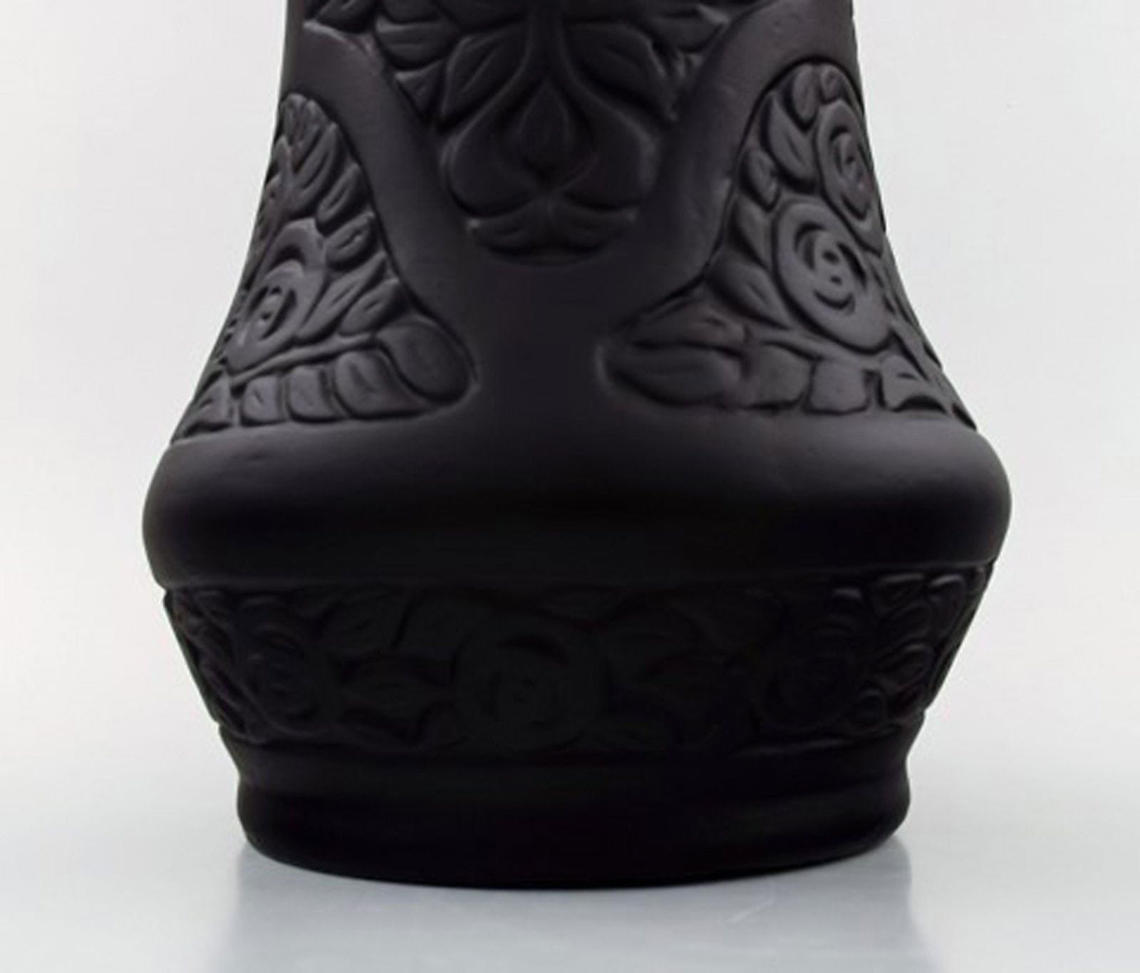Hjorth / Ipsen's, Bornholm, art nouveau art pottery vase in Bindesboll style. Approximately 1890s. - 4