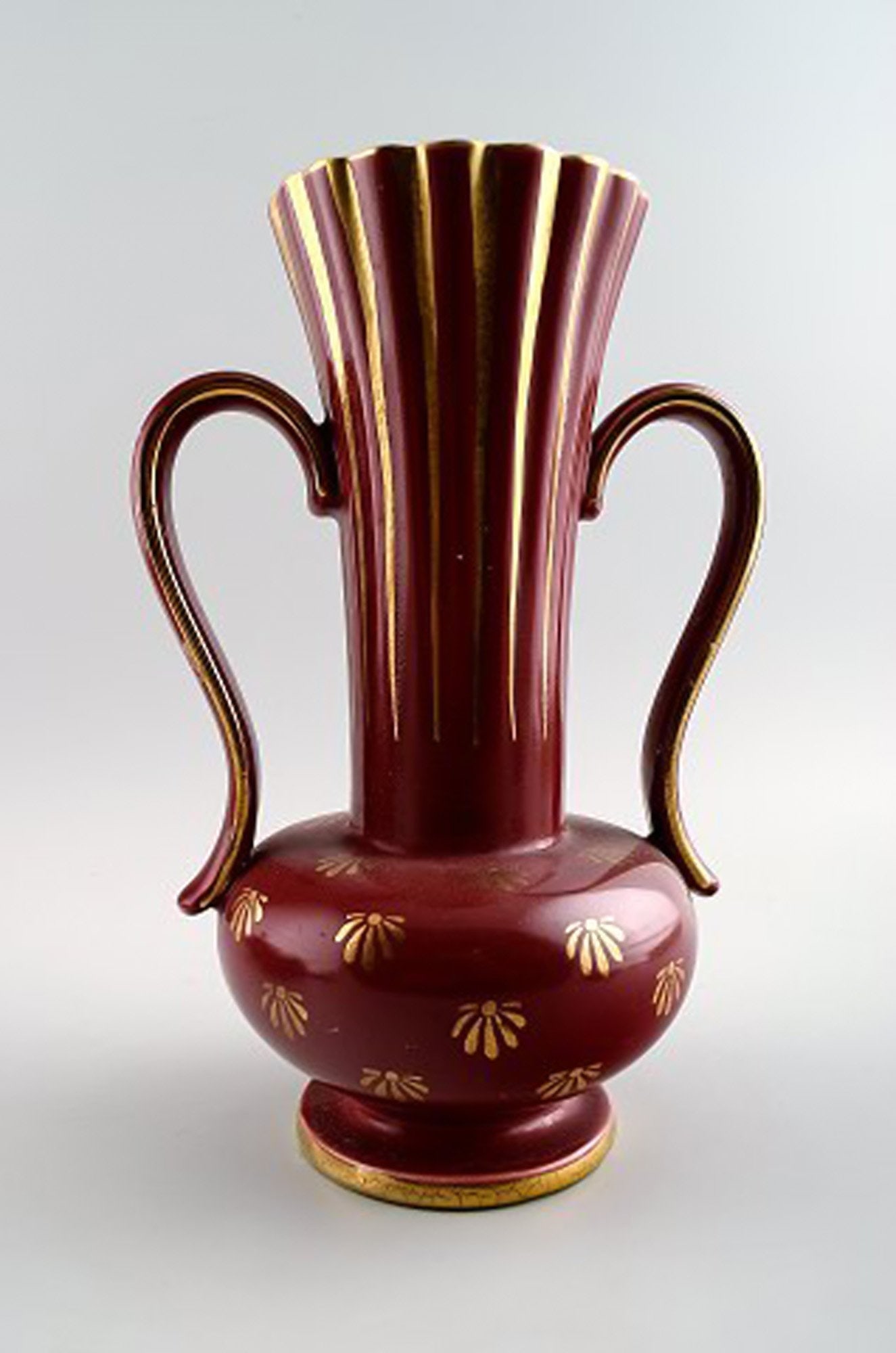 Collection of 'Red Rubin' pottery with red glaze with gold, Upsala-Ekeby, Gefle. Design Arthur - 4