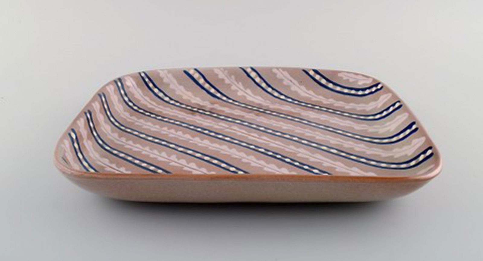 Anna-Lisa Thomson for Upsala-Ekeby. Large dish in glazed stoneware. Striped design. Mid-20th - 2