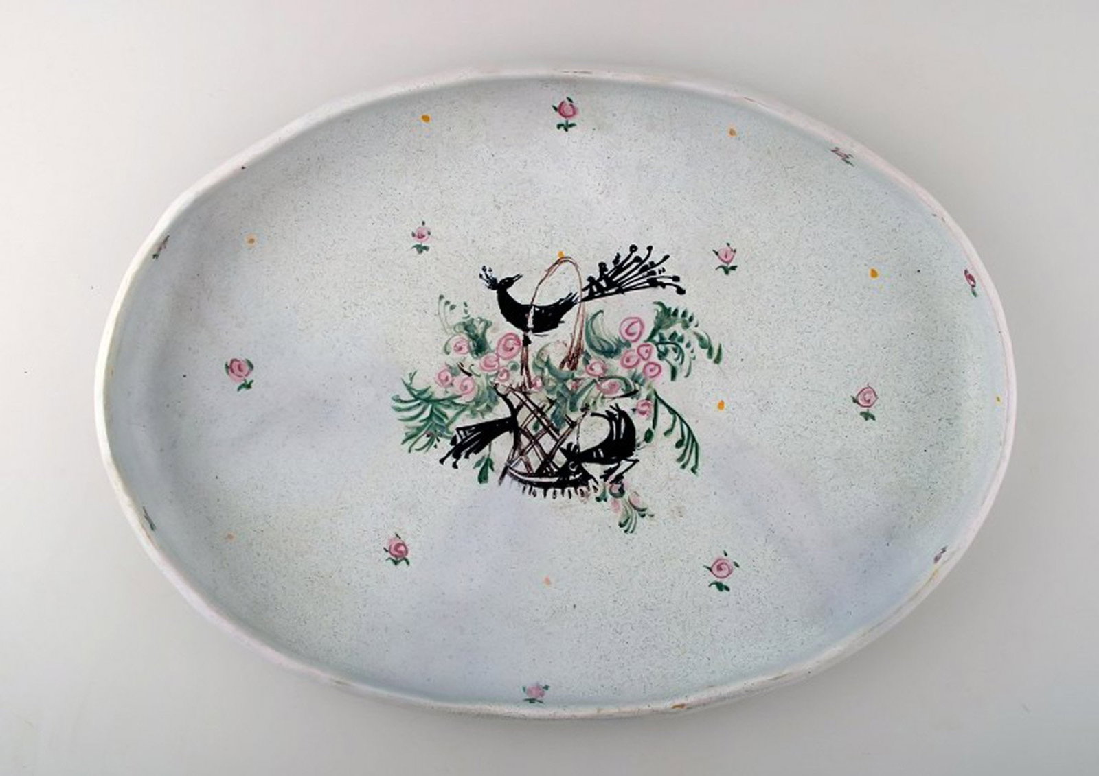 Bjørn Wiinblad: Rare and early unique large oval platter decorated with flower basket and: Title: Bjørn Wiinblad: Rare and early unique large oval platter decorated with flower basket and peacocks, Bjørn Wiinblad approx. 1945-50. Description: Bjørn Wiinblad: Rare and early