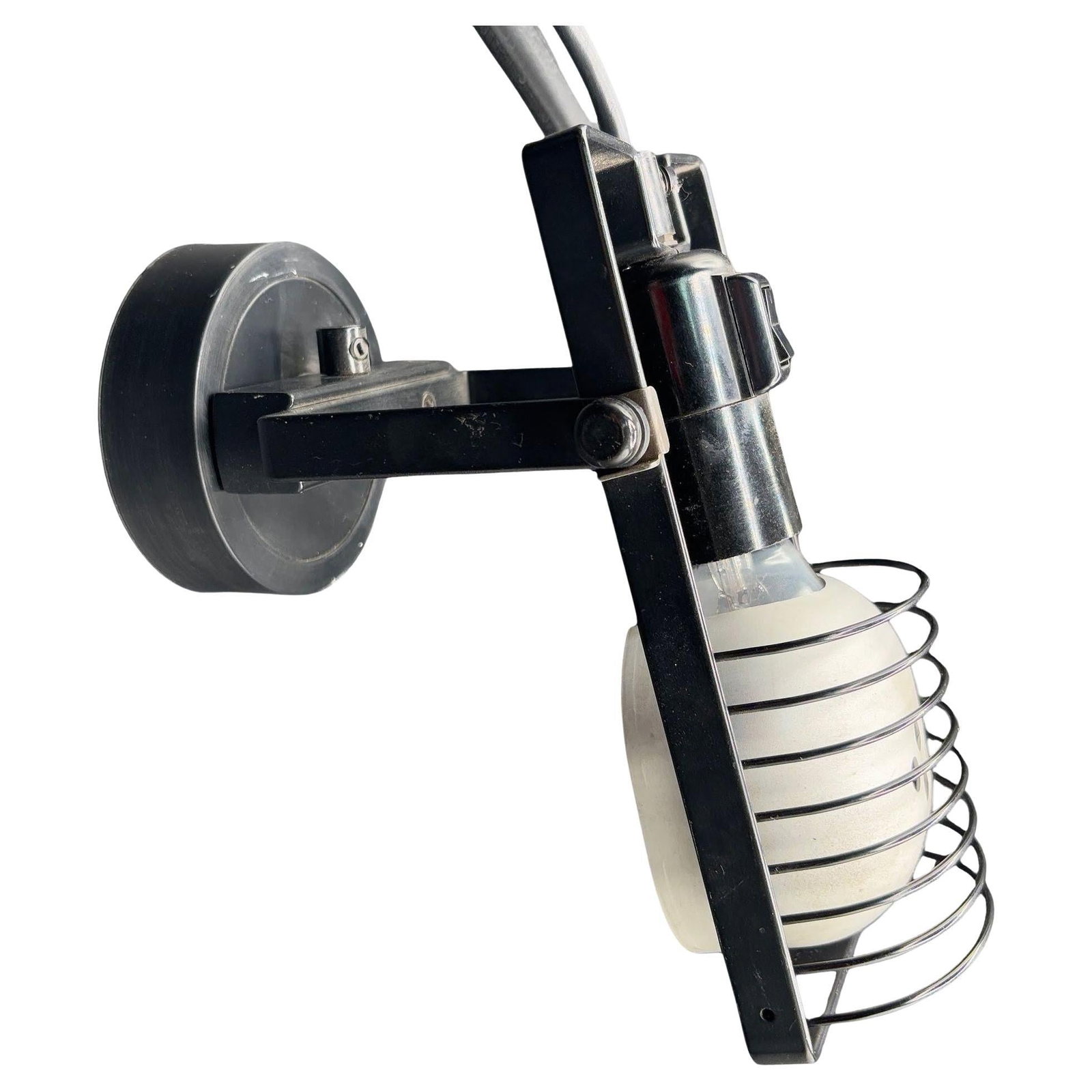 Post Modern Ernesto Gismondi "Sintesi Faretto" Wall Light for Artemide, 1975: Title: Post Modern Ernesto Gismondi "Sintesi Faretto" Wall Light for Artemide, 1975 Description: Original Ernesto Gismondi "Sintesi" wall lamp for Artemide, an iconic example of 1970s Post Modern Ital