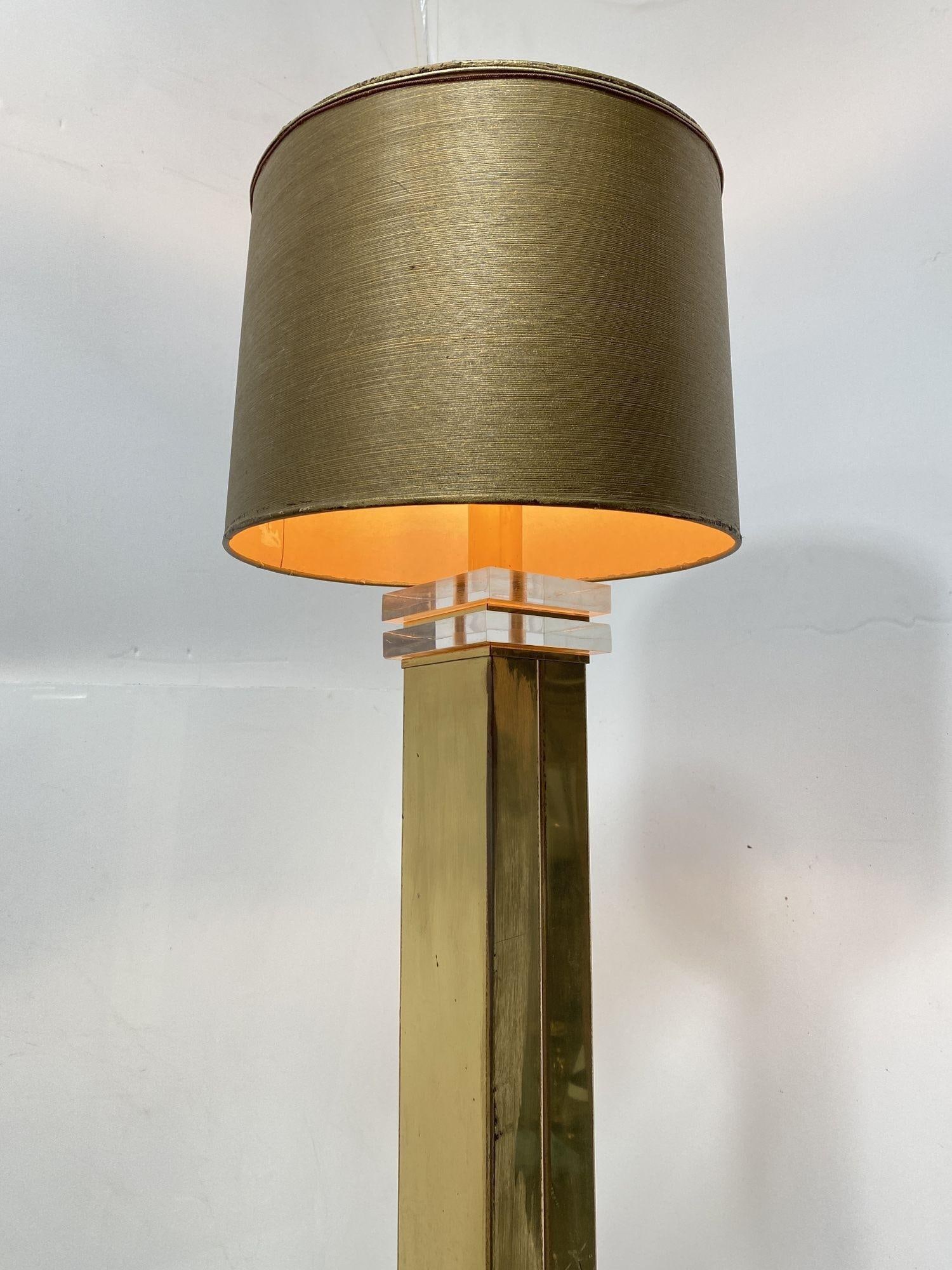 High Style Modern Lucite Acrylic and Brass Floor Lamp, Circa 1970 - 14