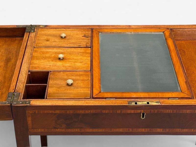 Hepplewhite Dressing Table or Vanity, England, Early 19th C. Mahogany, Refinish - 9