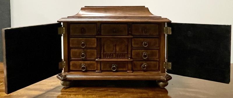 Maitland Smith Jewelry Box, Casket Box, Inlaid, Banded. Keepsake Box. - 4