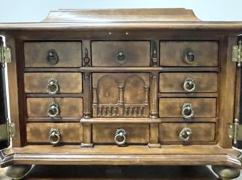 Maitland Smith Jewelry Box, Casket Box, Inlaid, Banded. Keepsake Box. - 5