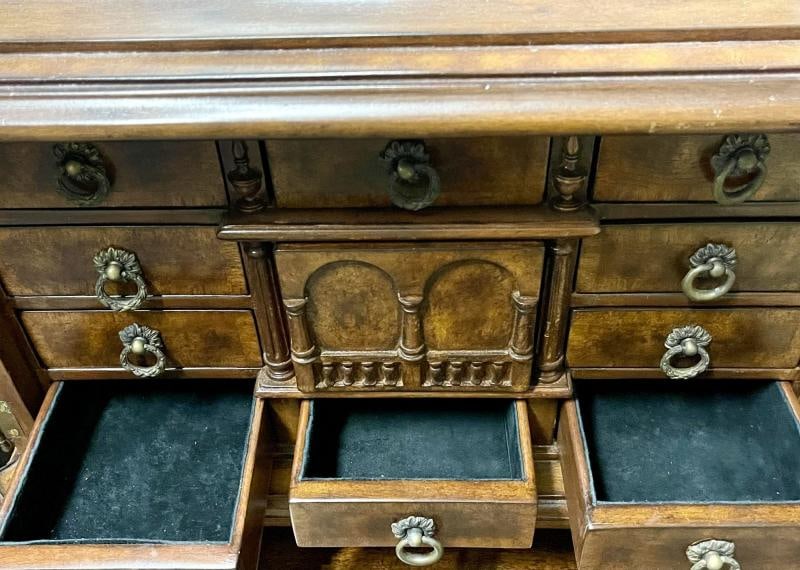 Maitland Smith Jewelry Box, Casket Box, Inlaid, Banded. Keepsake Box. - 8