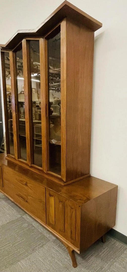An Irish Mid-Century Modern Breakfront, China Cabinet, Showcase, Display Unit - 8