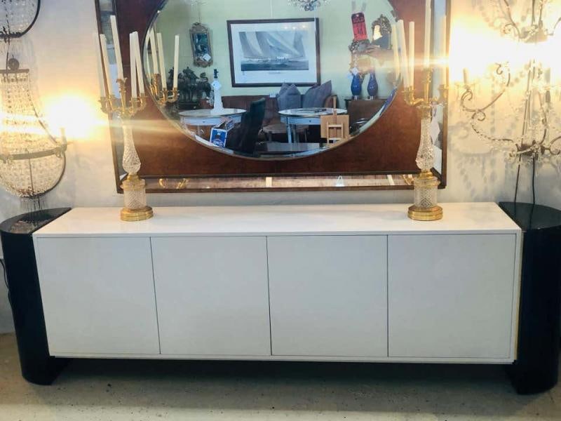 Mid-Century Modernist Long Black and White Lacquered Credenza Sideboard Cabinet - 3