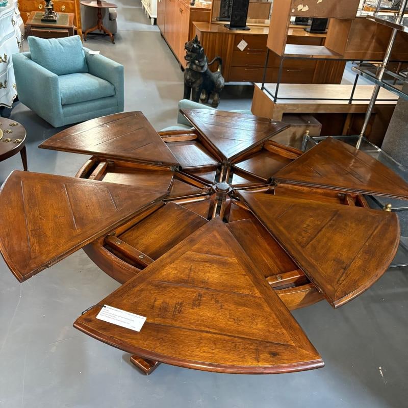 Farmhouse Style, Walnut, Jupe Round Dining Table, USA, 20th C. - 12