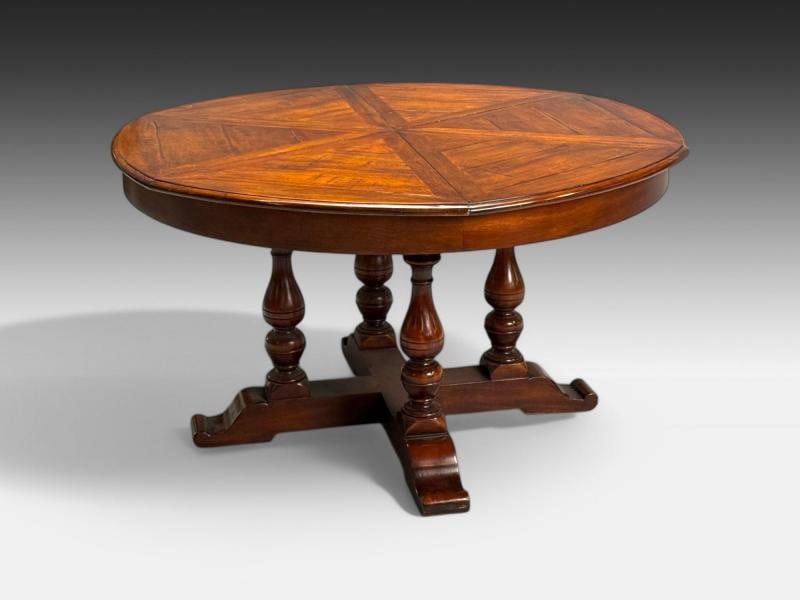 Farmhouse Style, Walnut, Jupe Round Dining Table, USA, 20th C. - 2
