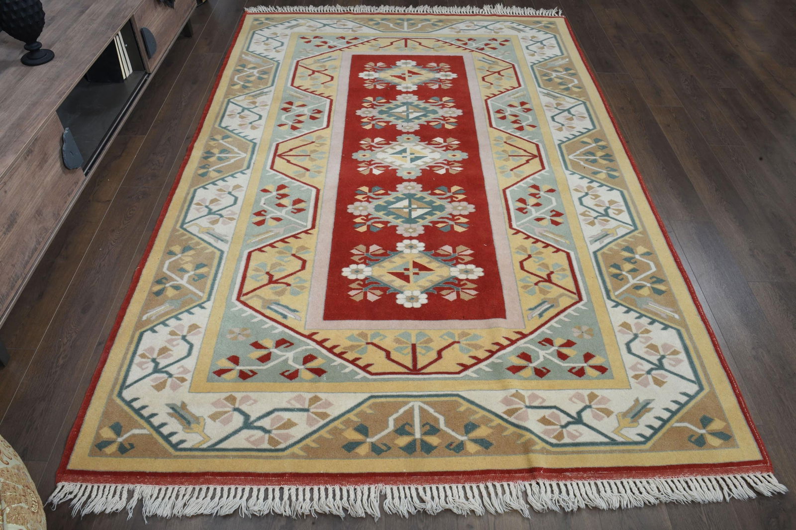 6.8x9.8 ft, COLORFUL LUXURY DÉCOR: Title: 6.8x9.8 ft, COLORFUL LUXURY DÉCOR Description: This Turkish one-of-a-kind Vintage Turkish Rug is hand-knotted and handwoven by the most skilled artisans who use pure wool, in muted, natura