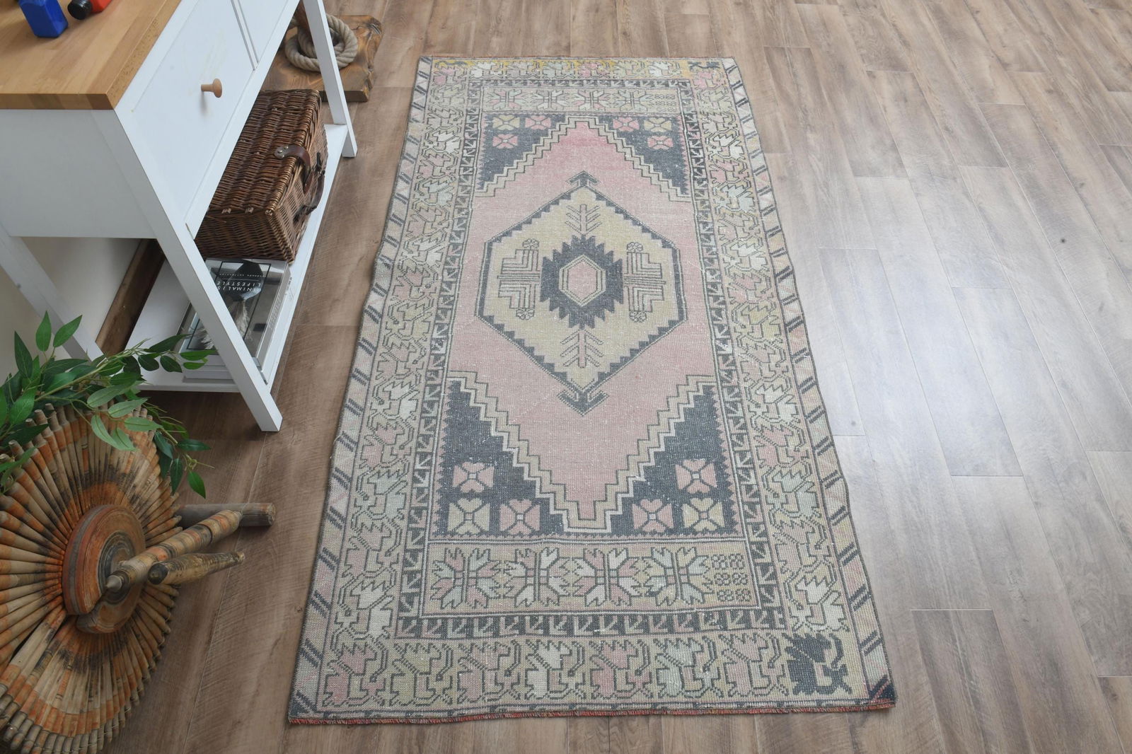 4'3x6'2 ft, SPECIAL TURKISH RUG: Title: 4'3x6'2 ft, SPECIAL TURKISH RUG Description: This Turkish one-of-a-kind Vintage Turkish Rug is hand-knotted and handwoven by the most skilled artisans who use pure wool, in muted, natural tones