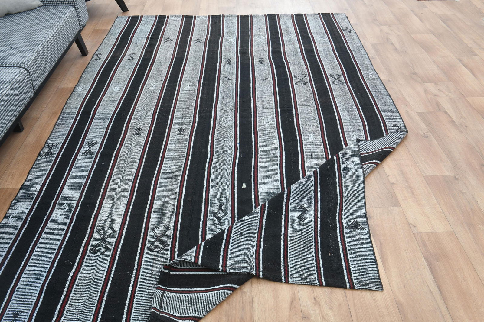 6'4x9'5 ft, MULTICOLOR Beige Green Brown, Vintage Turkish Area Rug: Title: 6'4x9'5 ft, MULTICOLOR Beige Green Brown, Vintage Turkish Area Rug Description: This Turkish one-of-a-kind Vintage Turkish Rug is hand-knotted and handwoven by the most skilled artisans who use