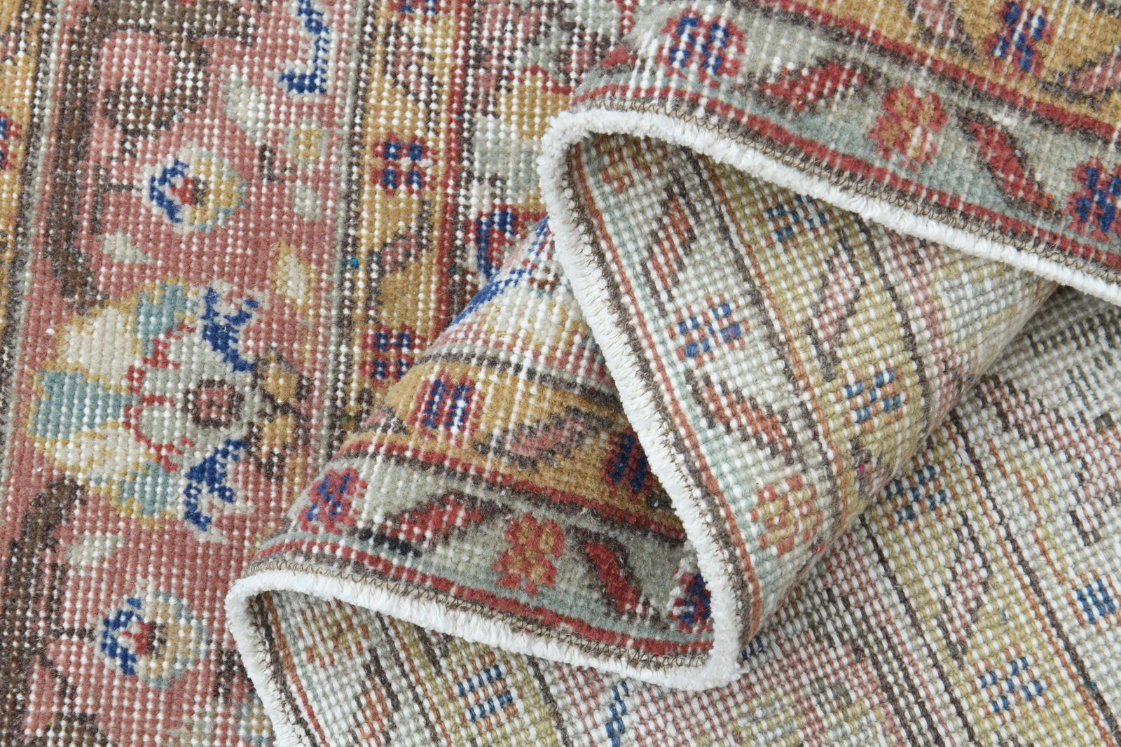 5.1x8.6 ft, PERSIAN STYLE COLORFUL: Title: 5.1x8.6 ft, PERSIAN STYLE COLORFUL Description: This Turkish one-of-a-kind Vintage Turkish Rug is hand-knotted and handwoven by the most skilled artisans who use pure wool, in muted, natural to