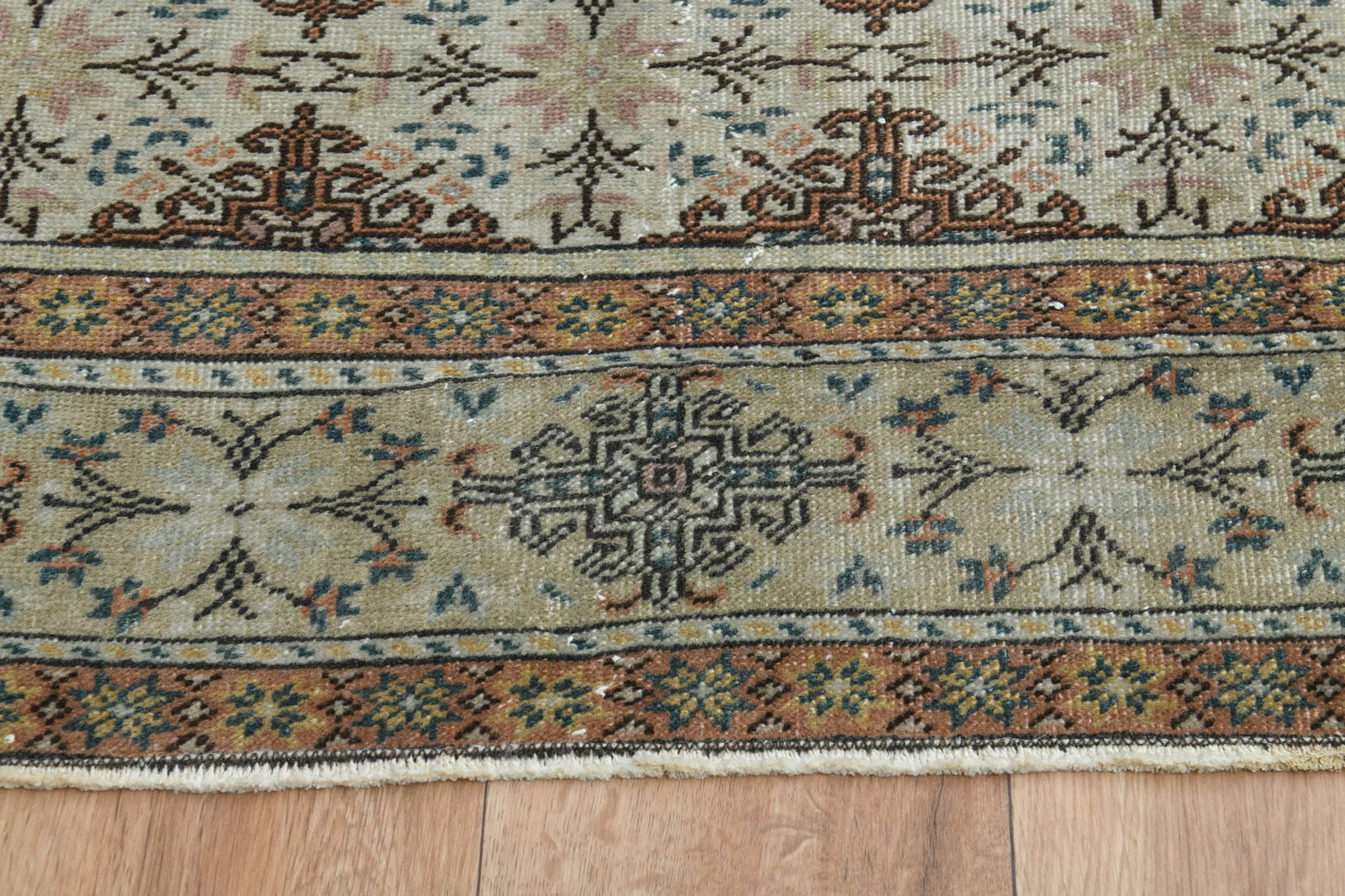 6'4x9'3 ft, GREEN BEIGE RUG - 6