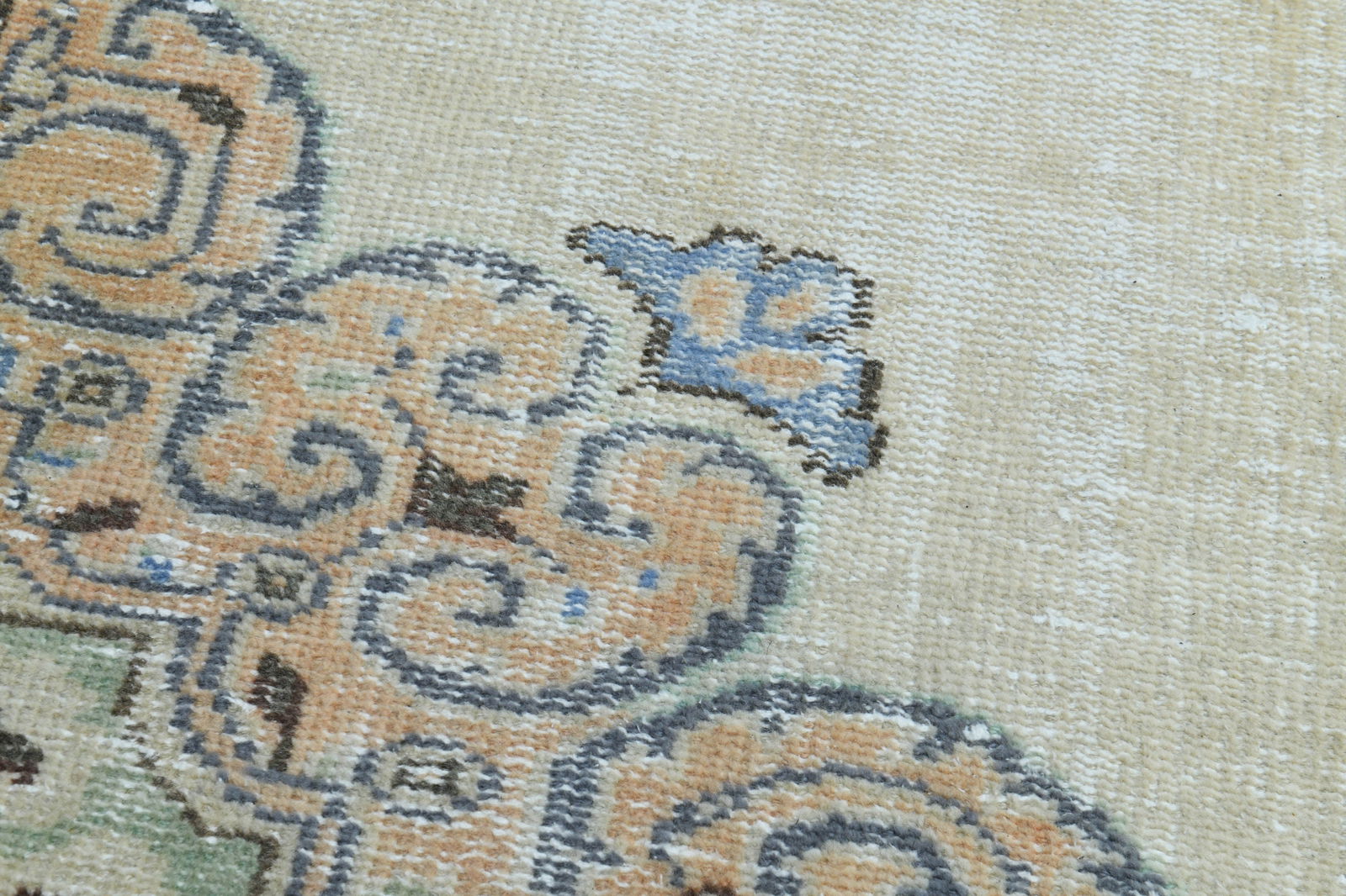 6'2x10'2 ft, MEDAILLON BEIGE RUG - 13