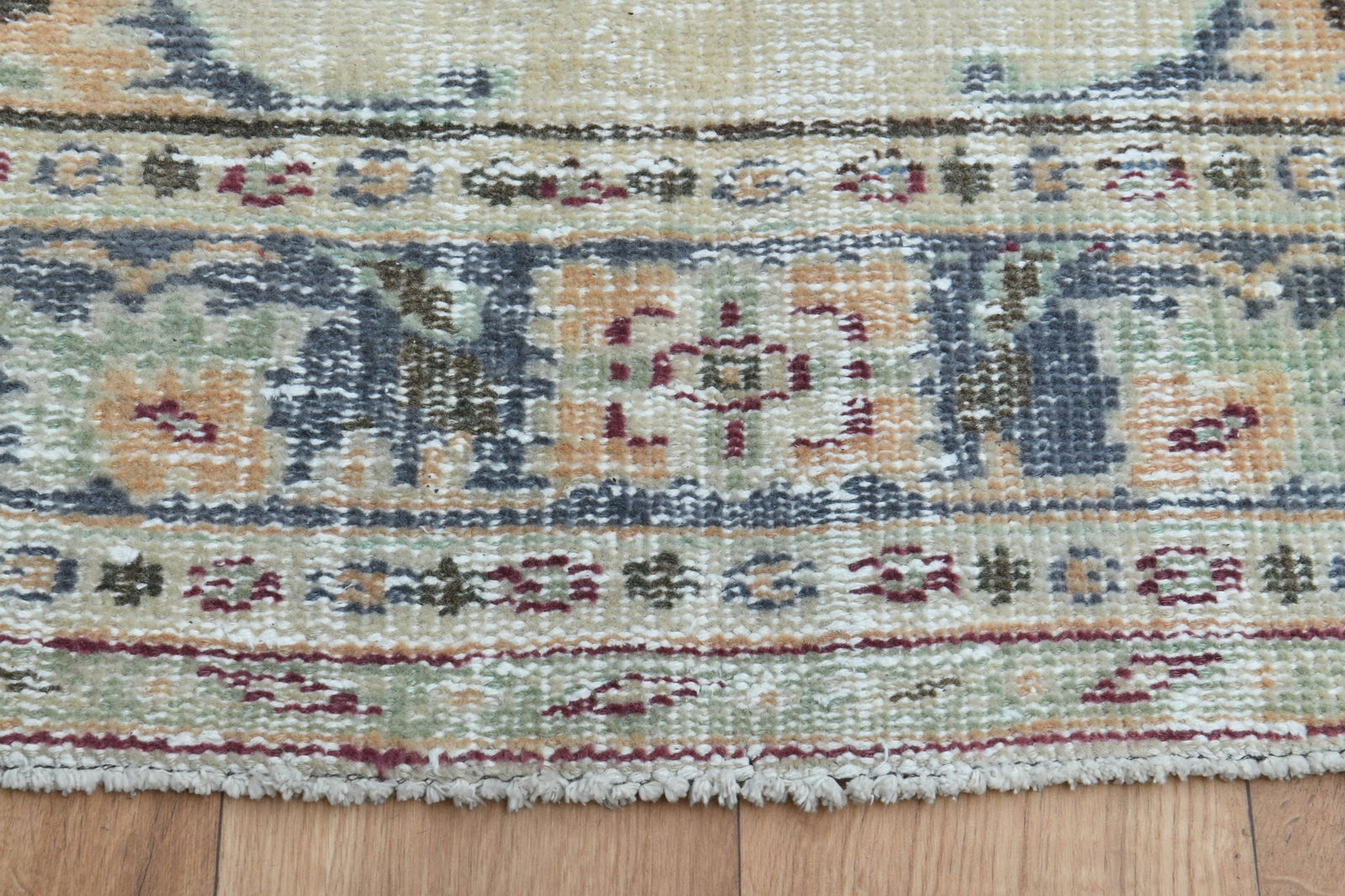 6'2x10'2 ft, MEDAILLON BEIGE RUG - 3
