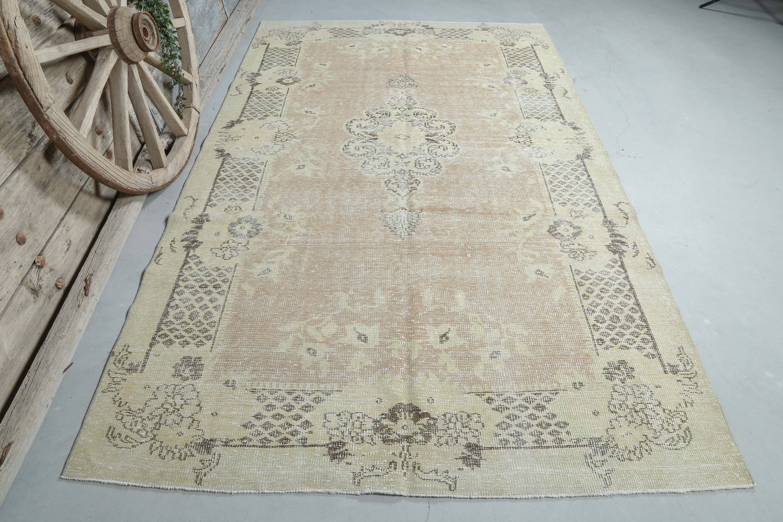 6.1x10 Beige Vintage Turkish Oushak Rug: Title: 6.1x10 Beige Vintage Turkish Oushak Rug Description: This Turkish one-of-a-kind Vintage Turkish Rug is hand-knotted and handwoven by the most skilled artisans who use pure wool, in muted, natur