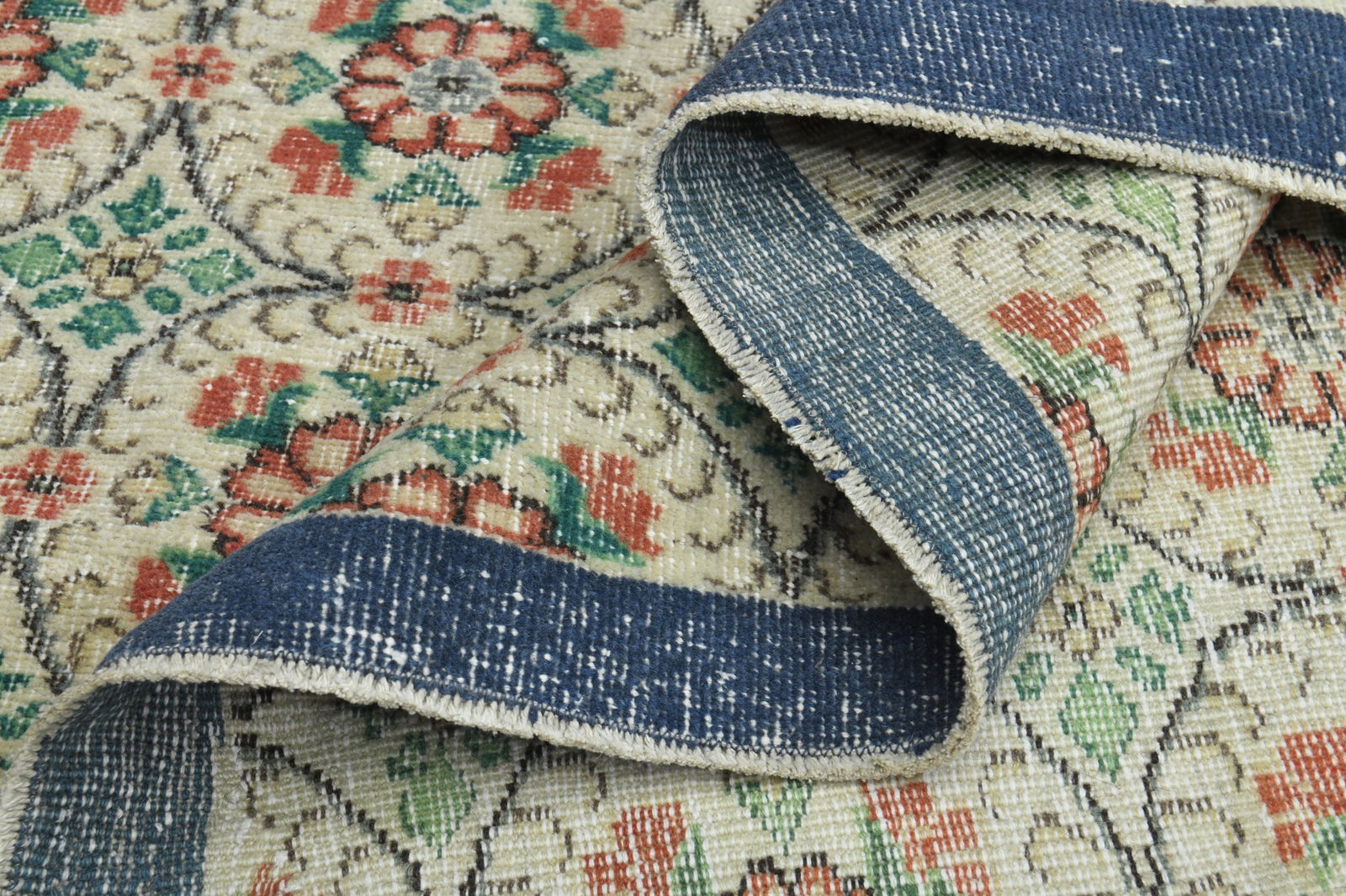 6'9x9'7 ft, OVERSIZE AREA RUG: Title: 6'9x9'7 ft, OVERSIZE AREA RUG Description: This Turkish one-of-a-kind Vintage Turkish Rug is hand-knotted and handwoven by the most skilled artisans who use pure wool, in muted, natural tones,