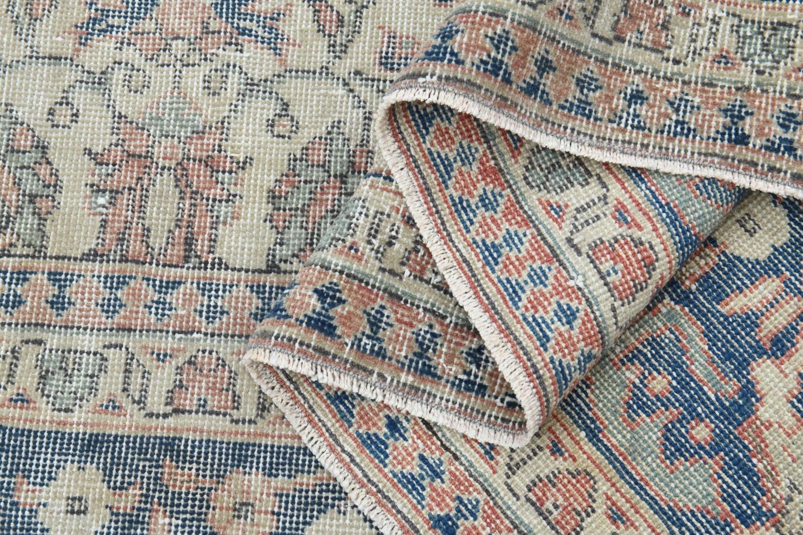 8'1x11'4 ft, PERSIAN STYLE RUG: Title: 8'1x11'4 ft, PERSIAN STYLE RUG Description: This Turkish one-of-a-kind Vintage Turkish Rug is hand-knotted and handwoven by the most skilled artisans who use pure wool, in muted, natural tones,