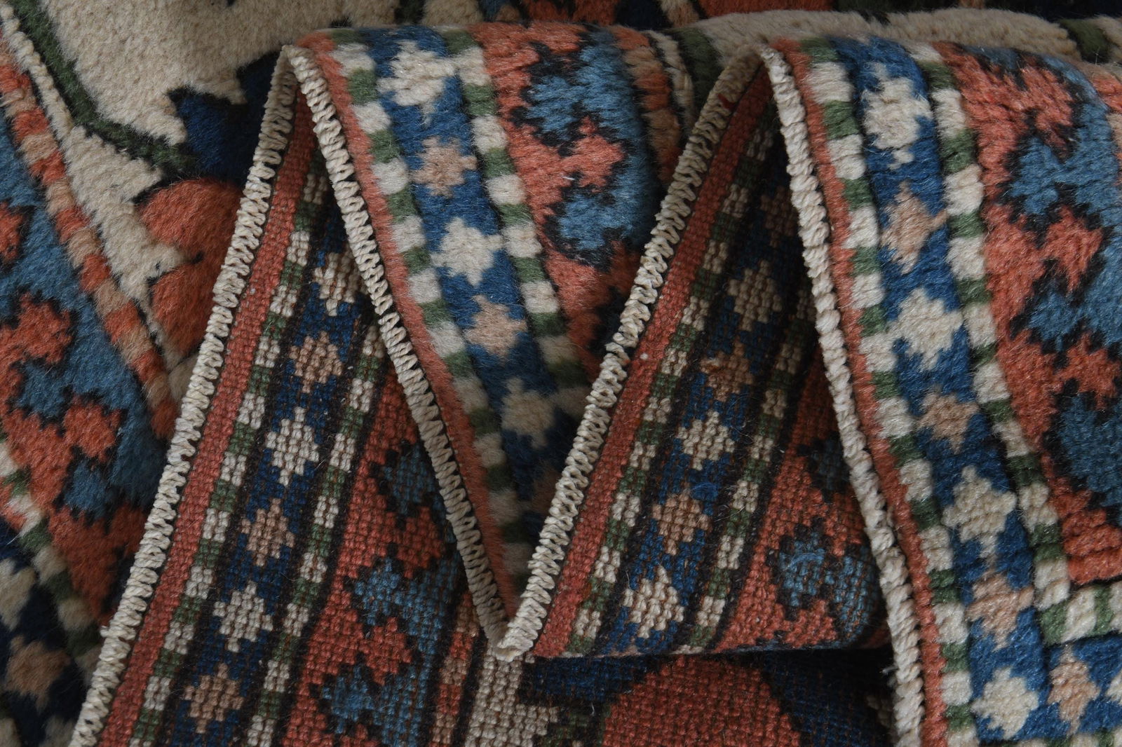 6.2x8.7 ft, ORANGE MILAS RUG, Handmade: Title: 6.2x8.7 ft, ORANGE MILAS RUG, Handmade Description: This Turkish one-of-a-kind Vintage Turkish Rug is hand-knotted and handwoven by the most skilled artisans who use pure wool, in muted,