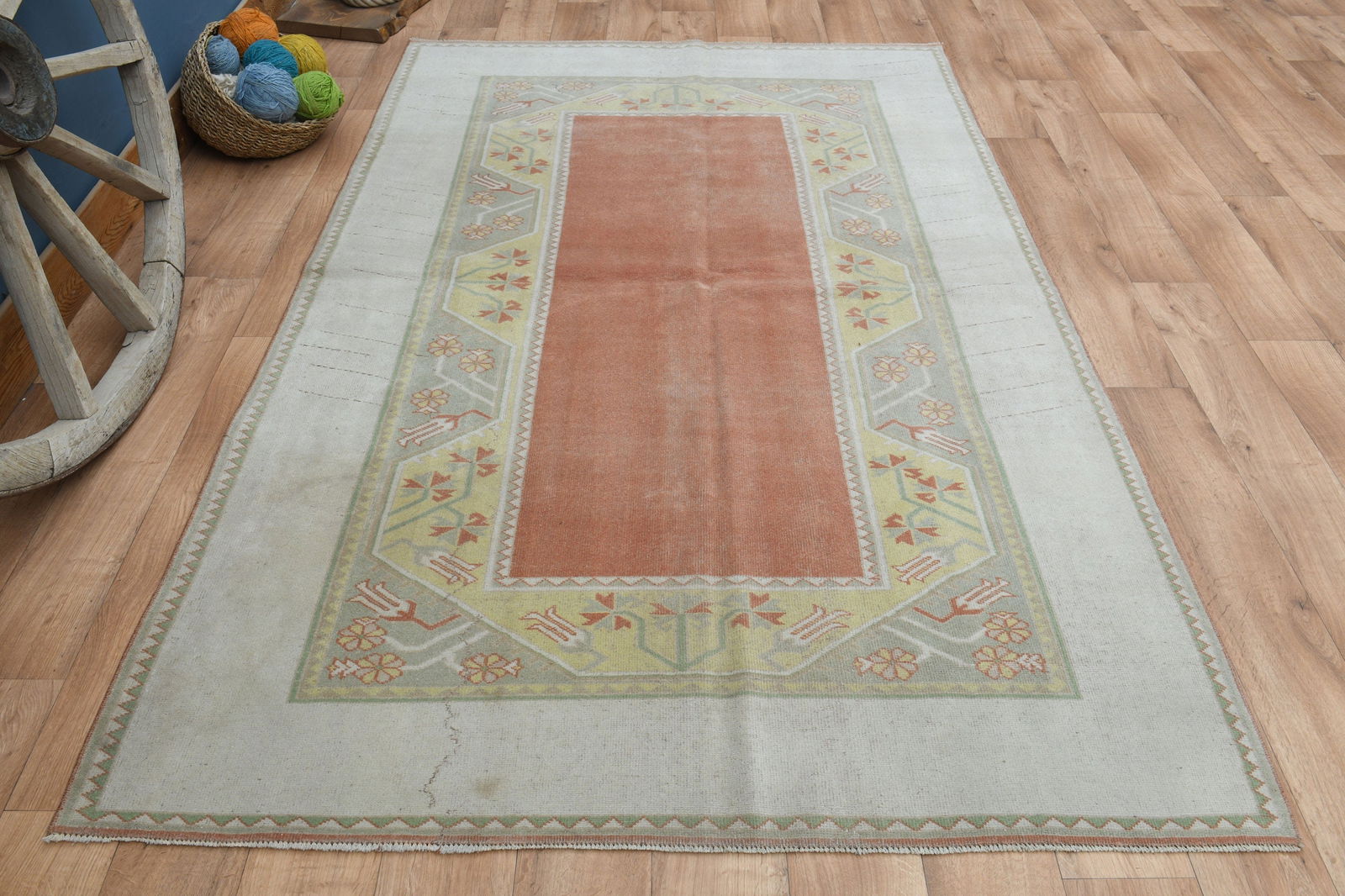 5'2x8'1 ft, OUSHAK RUG, Wool: Title: 5'2x8'1 ft, OUSHAK RUG, Wool Description: This Turkish one-of-a-kind Vintage Turkish Rug is hand-knotted and handwoven by the most skilled artisans who use pure wool, in muted, natural tones,