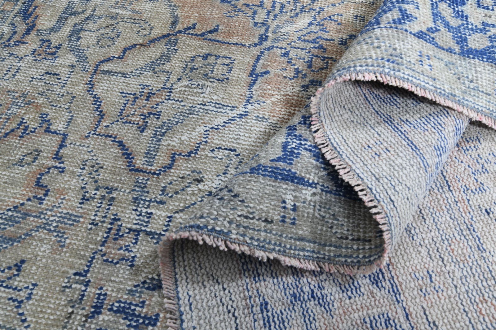 5.4x9.3 ft, FADED PINK RUG, Vintage Turkish Rug: Title: 5.4x9.3 ft, FADED PINK RUG, Vintage Turkish Rug Description: This Turkish one-of-a-kind Vintage Turkish Rug is hand-knotted and handwoven by the most skilled artisans who use pure wool, in