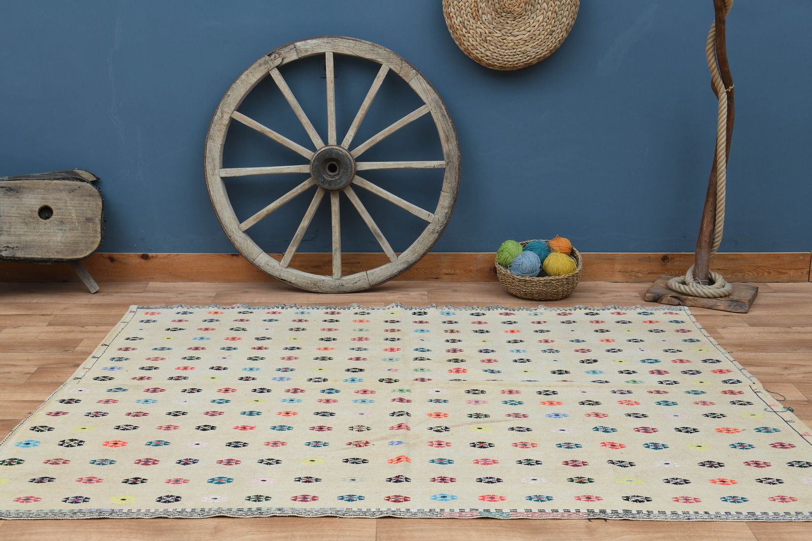 6'4x8'5 ft, FLOWERS TURKISH KILIM: Title: 6'4x8'5 ft, FLOWERS TURKISH KILIM Description: This Turkish one-of-a-kind Vintage Turkish Rug is hand-knotted and handwoven by the most skilled artisans who use pure wool, in muted, natural